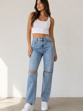 Forever 21 Light Wash Straight Leg Jeans Cut Out Knee Distressed Size 26